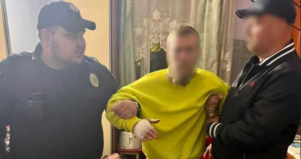На Львівщині чоловік жорстоко побив знайомого та знімав це на відео