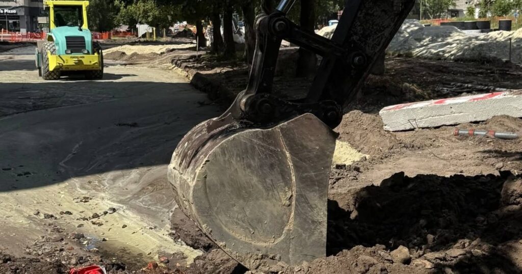 Львів без води: будівельники перекрили постачання через пошкодження гідранта
