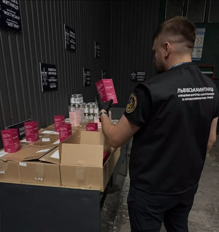 Львівські митники виявили незадекларовані товари на 700 тис. грн: добавки та продукти.
