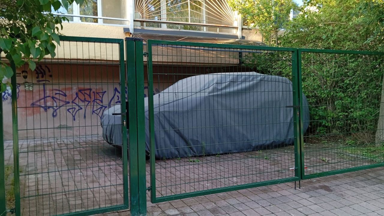 Львівські Ворота: Битва Мешканців багатоквартирок за Вхід, що Сколихнула мережу.