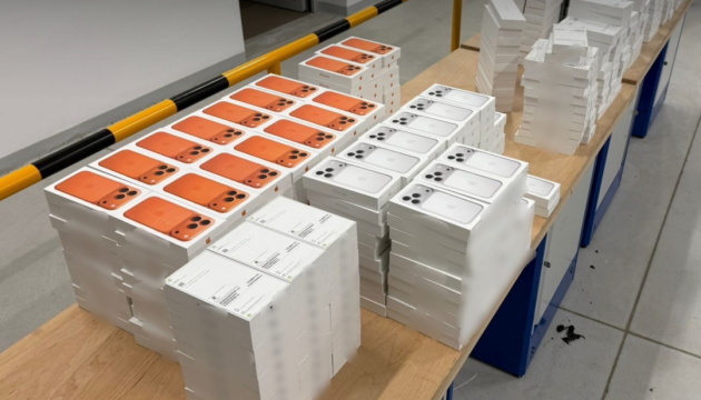 БЕБ: Контрабанда Apple на 35 мільйонів гривень – справа в суді.