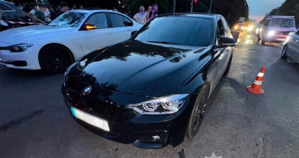 Львів: Батько та 8-річна донька в лікарні після наїзду двох BMW