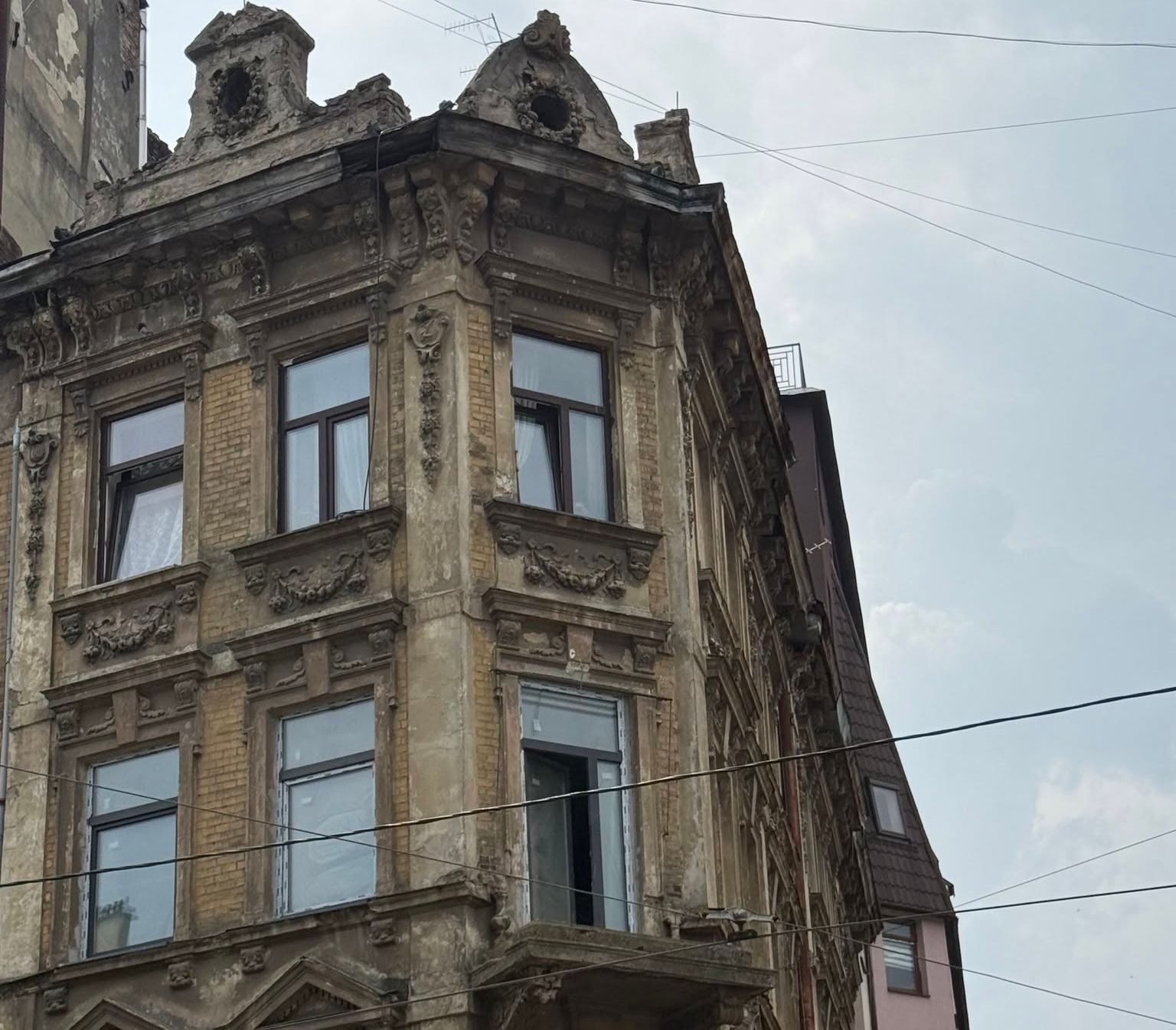 Львів'янин демонтував несучі стіни у пам'ятці: суд вимагає відновити зруйноване.