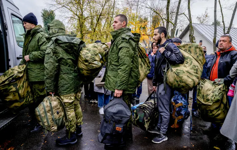 Мобілізаційна ціна Росії: наслідки для кожних 100 тисяч солдатів