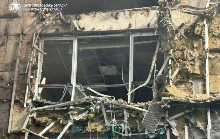 Дніпро: удар по бізнес-центру, троє загиблих, 12 поранених.