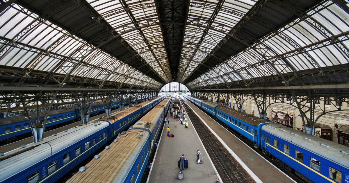 Обстріли РФ: Затримки потягів до Львова