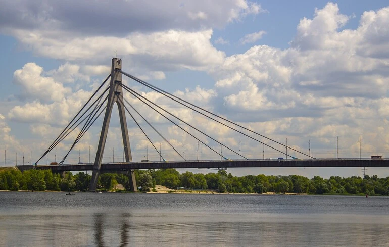21 нова переправа через Дніпро та річки України: де вже почали будувати мости