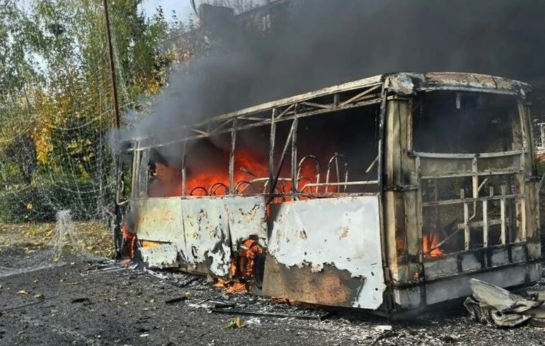 Краматорськ: 33 жертви обстрілу рейсового автобуса окупантами, десятки поранених.