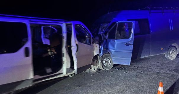 Трагедія на Львівщині: у ДТП з мікроавтобусами загинув водій